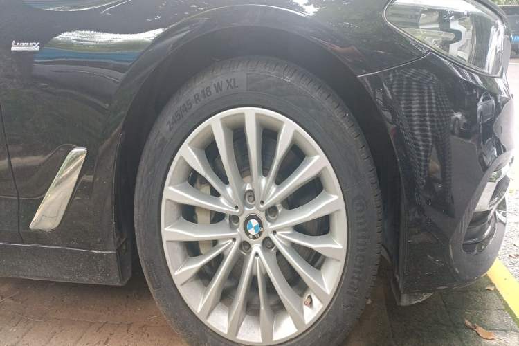 Used BMW 5 Series 2018 530Li Leading Edition Luxury Package Right Front Wheel Hub