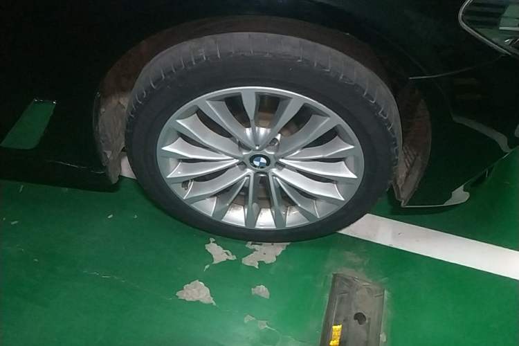 Used BMW 5 Series 2018 525Li Luxury Package Right Front Wheel Hub