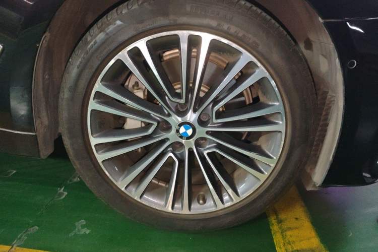 Used BMW 5 Series 2018 Facelifted 530Li Luxury Edition Premium Package Right Front Wheel Hub