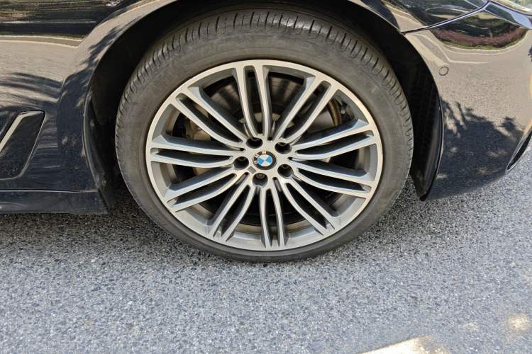 Used BMW 5 Series 2018 530Li Leading Model M Sport Package Right Front Wheel Hub