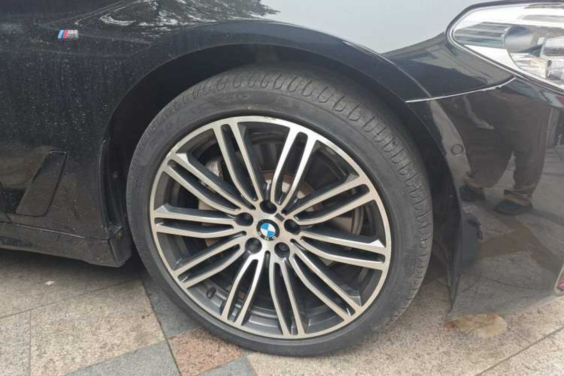 Used BMW 5 Series 2018 Restyled 530Li Luxury Edition M Sport Package Right Front Wheel Hub