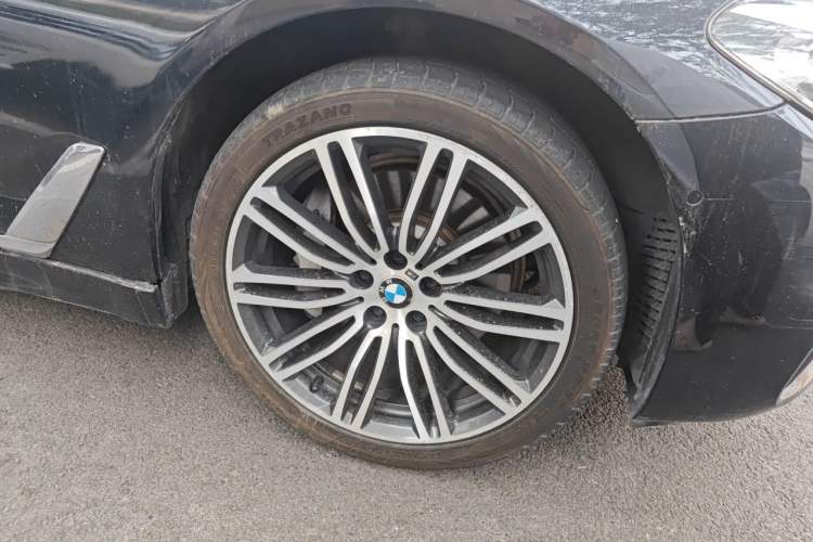 Used BMW 5 Series 2018 Restyled 530Li Leading Edition M Sport Package Right Front Wheel Hub