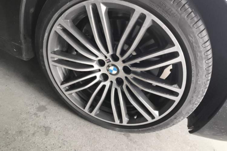 Used BMW 5 Series 2018 530Li Leading Model M Sport Package Right Front Wheel Hub