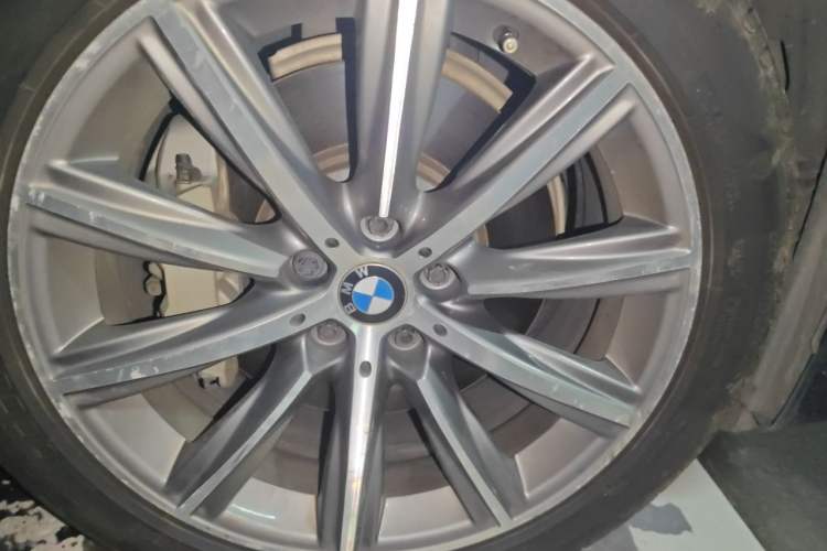 Used BMW 5 Series 2018 528Li Launch Special Edition Right Front Wheel Hub