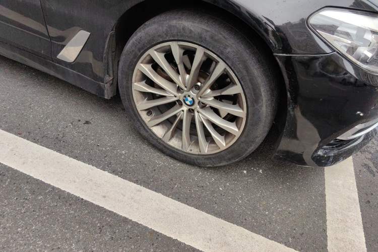 Used BMW 5 Series 2018 525Li Luxury Package Right Front Wheel Hub