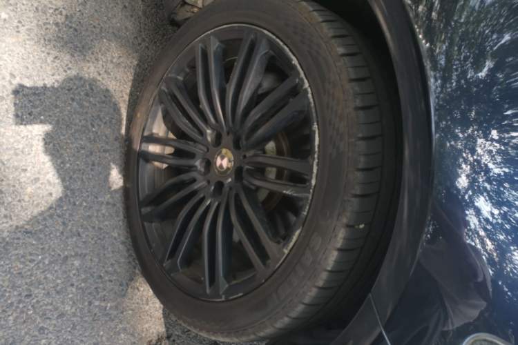 Used BMW 5 Series 2018 Facelifted 530Li xDrive M Sport Package Right Front Wheel Hub