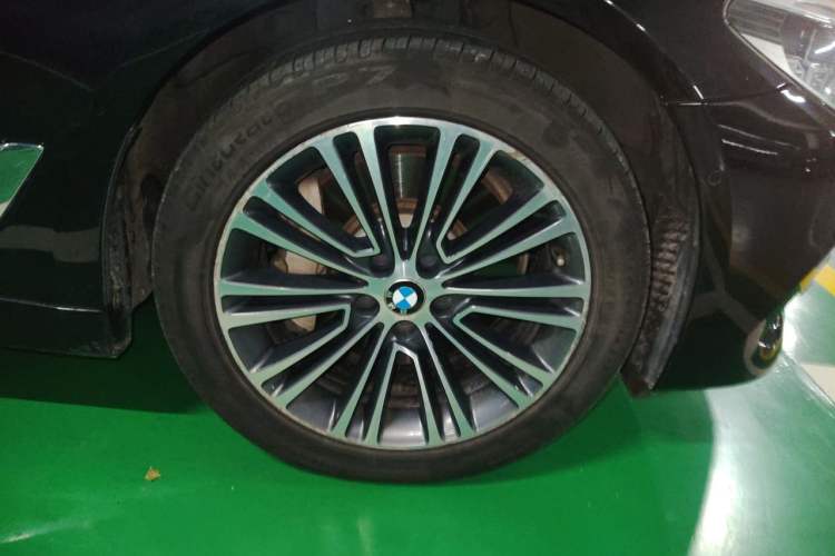 Used BMW 5 Series 2018 Facelifted 530Li Luxury Edition Premium Package Right Front Wheel Hub