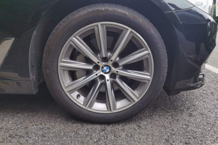 Used BMW 5 Series 2018 528Li Launch Special Edition Right Front Wheel Hub