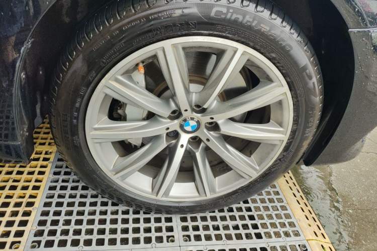 Used BMW 5 Series 2018 528Li Launch Special Edition Right Front Wheel Hub