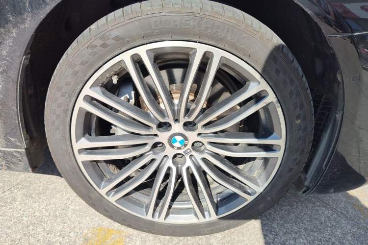 Used BMW 5 Series 2018 Restyled 530Li Leading Edition M Sport Package Right Front Wheel Hub