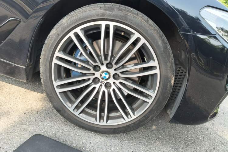 Used BMW 5 Series 2018 530i M Sport Package Right Front Wheel Hub