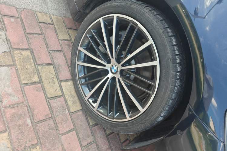 Used BMW 5 Series 2018 Restyled 530Li Leading Edition M Sport Package Right Front Wheel Hub