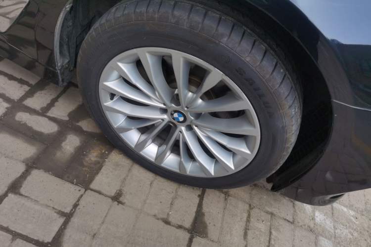 Used BMW 5 Series 2018 525Li Luxury Package Right Front Wheel Hub