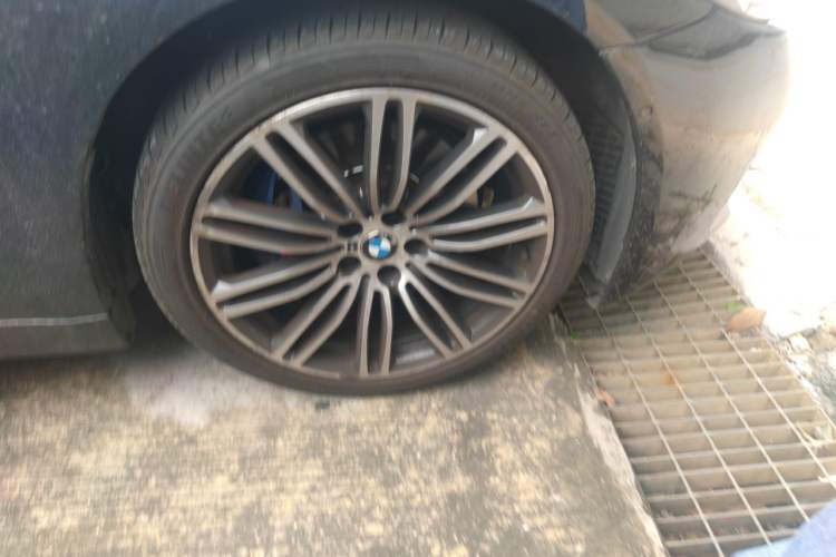 Used BMW 5 Series 2018 530i M Sport Package Right Front Wheel Hub