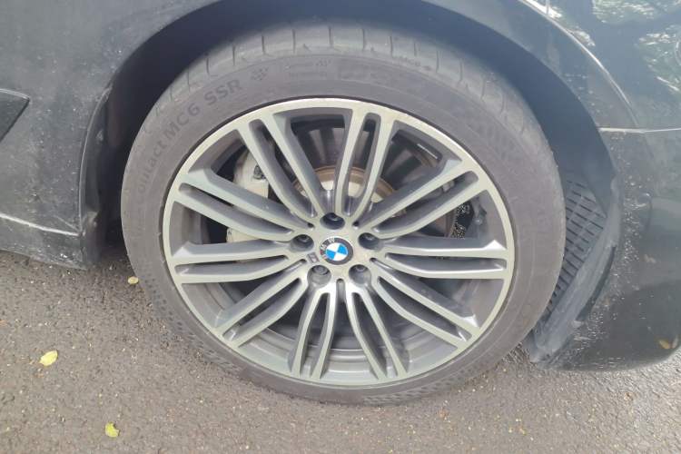 Used BMW 5 Series 2018 530Li Leading Model M Sport Package Right Front Wheel Hub