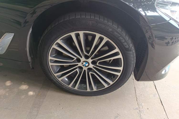 Used BMW 5 Series 2018 Facelifted 530Li Luxury Edition Premium Package Right Front Wheel Hub