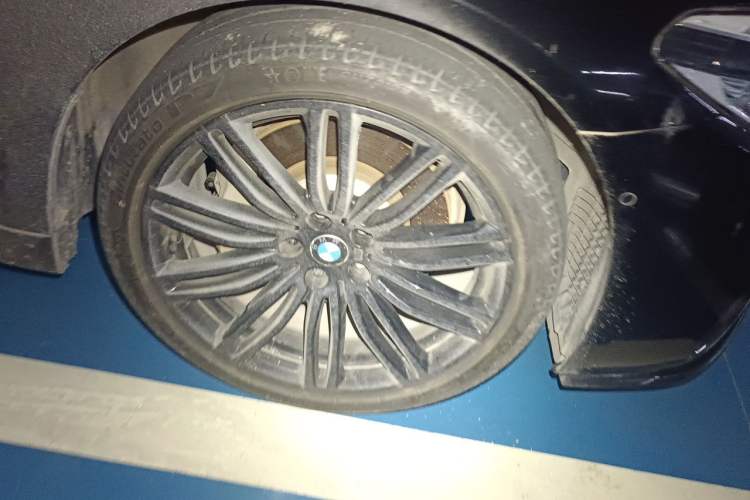 Used BMW 5 Series 2018 530Li Leading Model M Sport Package Right Front Wheel Hub