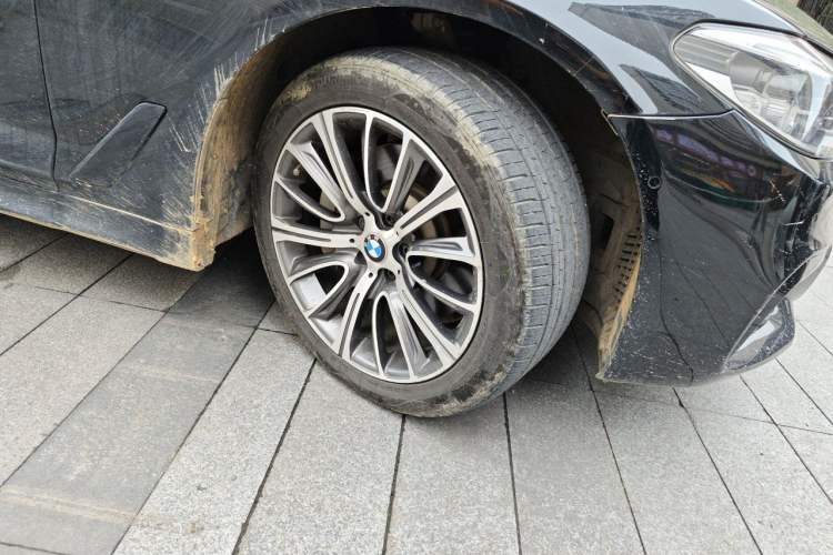 Used BMW 5 Series 2018 530Li Leading Model M Sport Package Right Front Wheel Hub