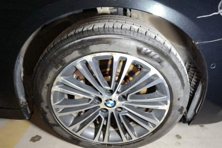 Used BMW 5 Series 2018 Facelifted 530Li Luxury Edition Premium Package Right Front Wheel Hub