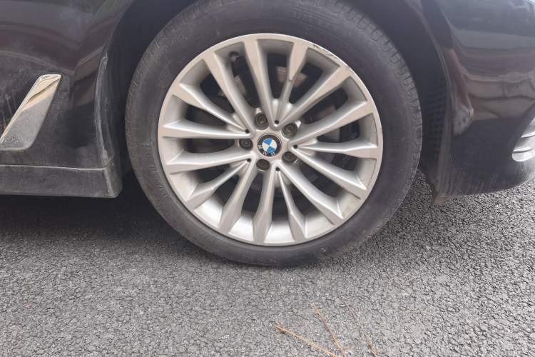 Used BMW 5 Series 2018 525Li Luxury Package Right Front Wheel Hub