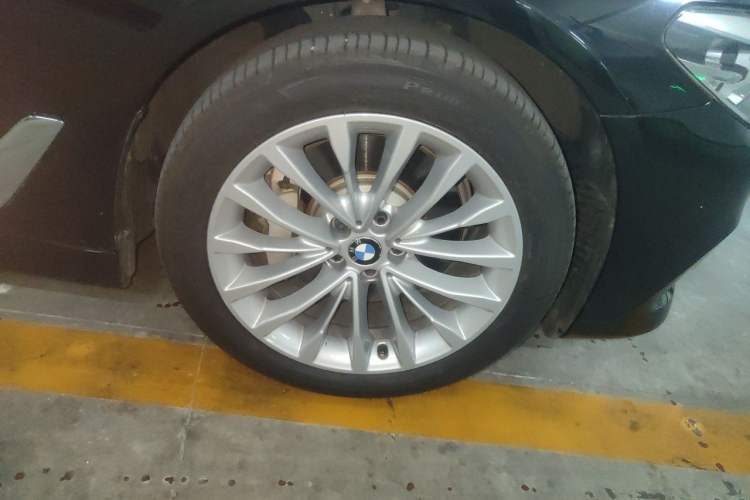 Used BMW 5 Series 2018 530Li Leading Edition Luxury Package Right Front Wheel Hub