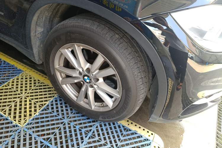 Used BMW 5 Series  Right Front Wheel Hub