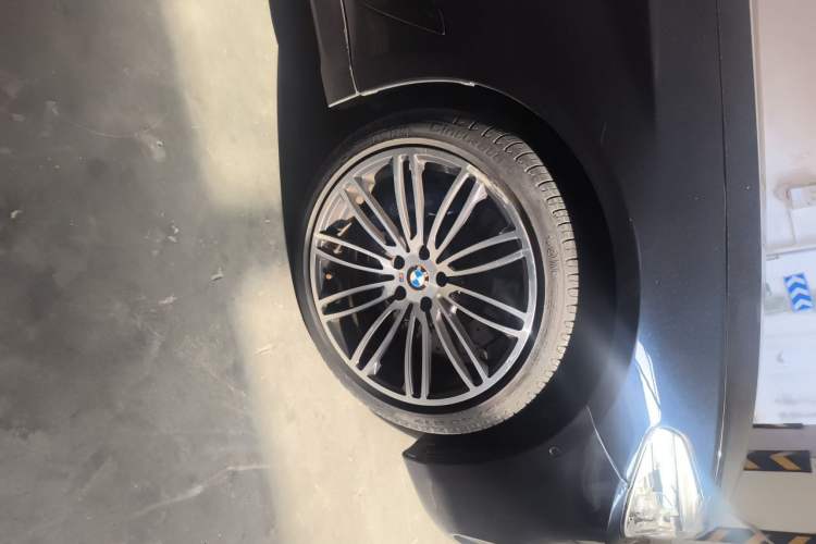 Used BMW 5 Series 2018 530Li Leading Model M Sport Package Right Front Wheel Hub