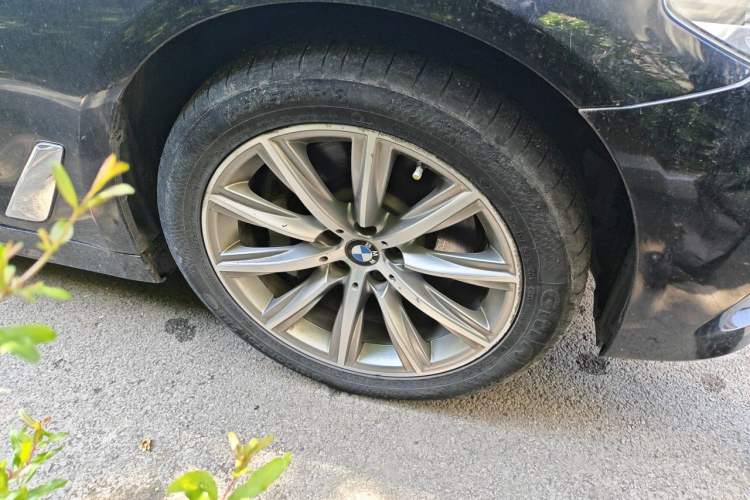 Used BMW 5 Series 2018 528Li Launch Special Edition Right Front Wheel Hub