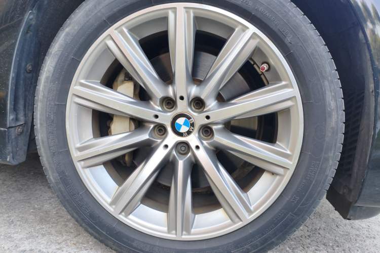 Used BMW 5 Series 2018 528Li Launch Special Edition Right Front Wheel Hub