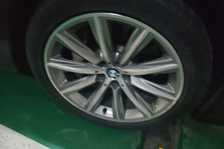 Used BMW 5 Series 2018 528Li Launch Special Edition Right Front Wheel Hub