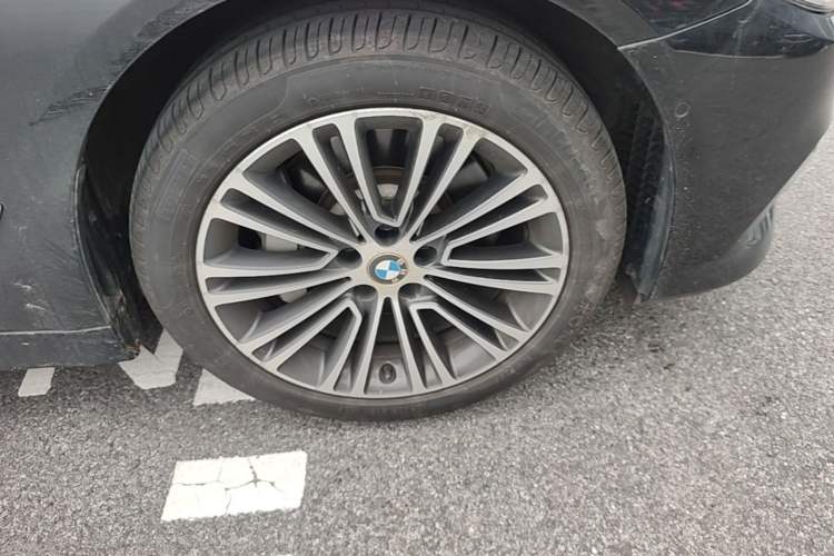 Used BMW 5 Series 2018 Facelifted 530Li Luxury Edition Premium Package Right Front Wheel Hub