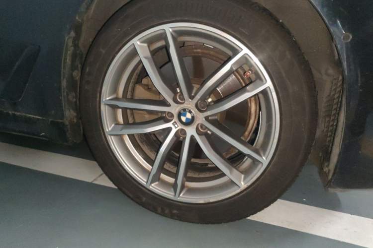 Used BMW 5 Series 2018 525Li M Sport Package Right Front Wheel Hub