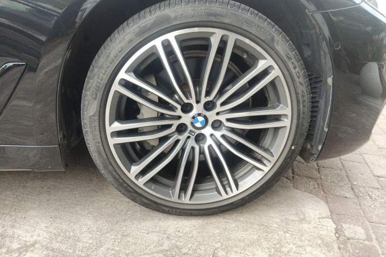 Used BMW 5 Series 2018 Restyled 530Li Luxury Edition M Sport Package Right Front Wheel Hub