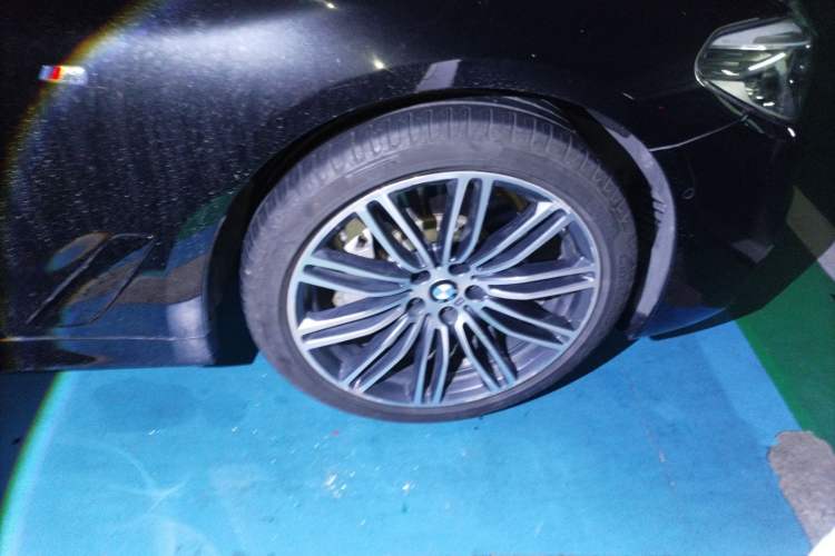 Used BMW 5 Series 2018 Restyled 530Li Leading Edition M Sport Package Right Front Wheel Hub
