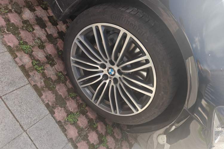 Used BMW 5 Series 2018 Restyled 530Li Luxury Edition M Sport Package Right Front Wheel Hub
