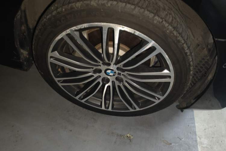 Used BMW 5 Series 2018 Restyled 530Li Leading Edition M Sport Package Right Front Wheel Hub