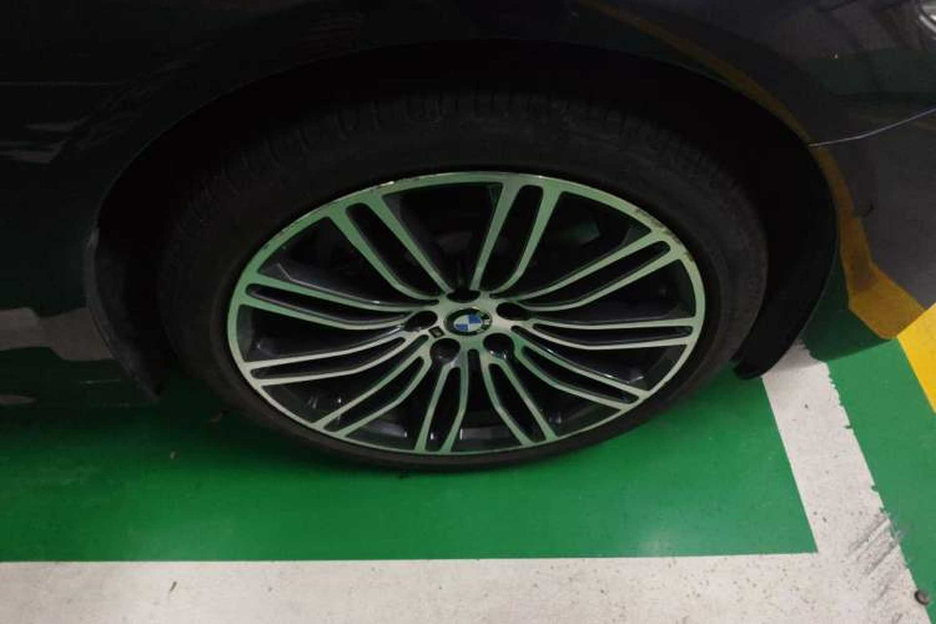 Used BMW 5 Series 2018 Restyled 530Li Luxury Edition M Sport Package Right Front Wheel Hub