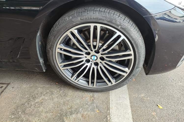 Used BMW 5 Series 2018 Restyled 530Li Leading Edition M Sport Package Right Front Wheel Hub