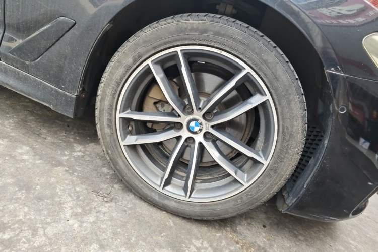 Used BMW 5 Series 2018 525Li M Sport Package Right Front Wheel Hub
