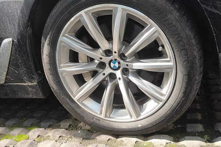 Used BMW 5 Series 2018 528Li Launch Special Edition Right Front Wheel Hub