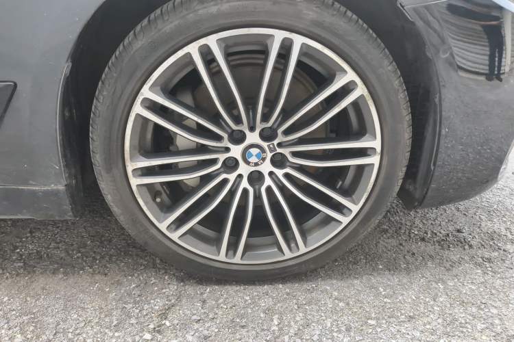 Used BMW 5 Series 2018 Restyled 530Li Luxury Edition M Sport Package Right Front Wheel Hub