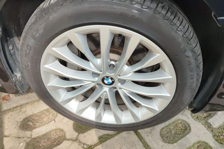Used BMW 5 Series 2018 530Li Leading Model M Sport Package Right Front Wheel Hub