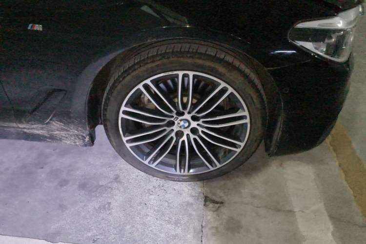 Used BMW 5 Series 2018 530Li Luxury Edition M Sport Package Right Front Wheel Hub