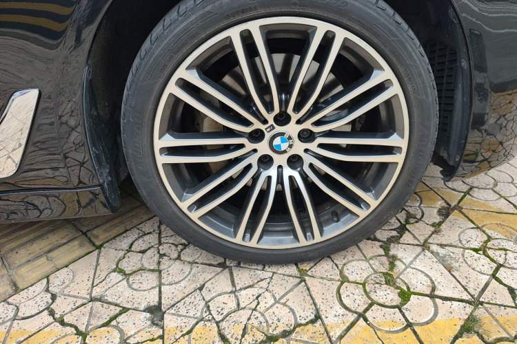 Used BMW 5 Series 2018 528Li Launch Special Edition Right Front Wheel Hub