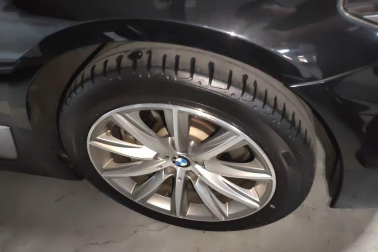 Used BMW 5 Series 2018 528Li Launch Special Edition Right Front Wheel Hub