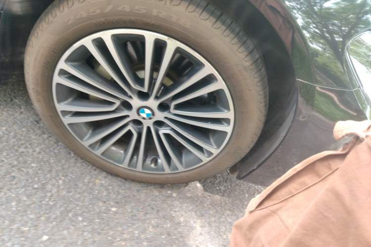 Used BMW 5 Series 2018 530Li Luxury Edition Premium Package Right Front Wheel Hub