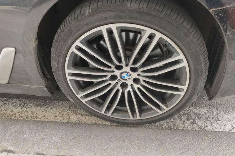 Used BMW 5 Series 2018 Restyled 530Li Luxury Edition M Sport Package Right Front Wheel Hub