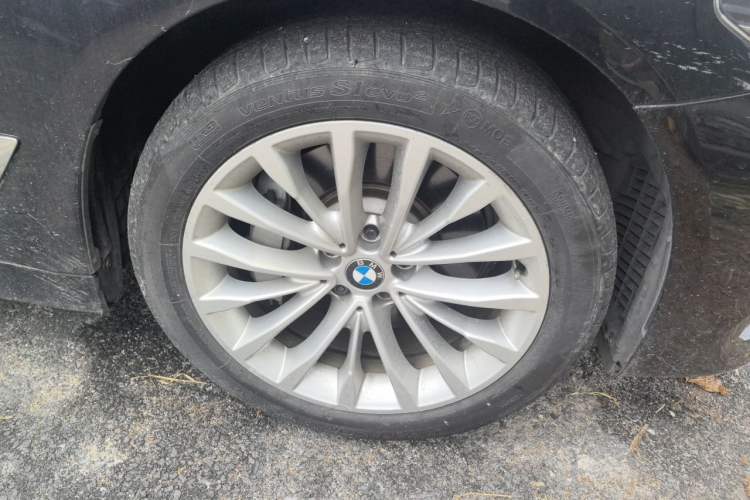 Used BMW 5 Series 2018 Revised Version 530Li Leading Edition Luxury Package Right Front Wheel Hub