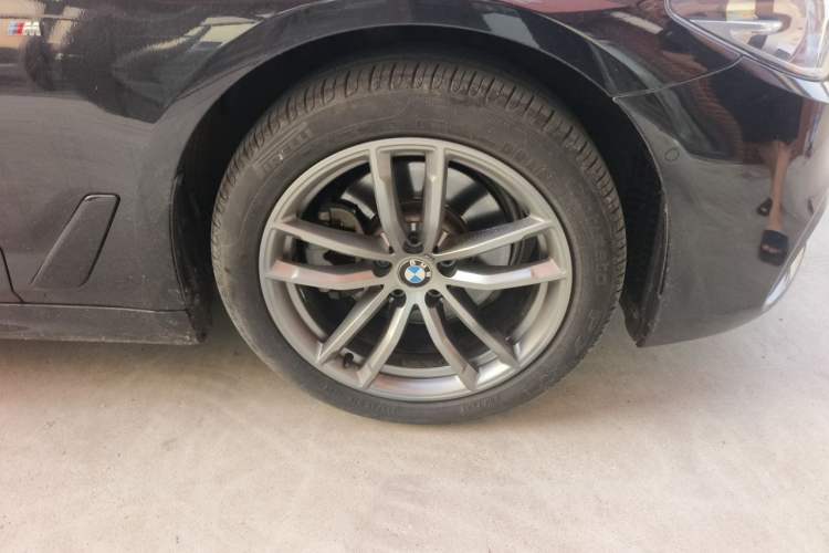 Used BMW 5 Series 2018 525i M Sport Package Right Front Wheel Hub