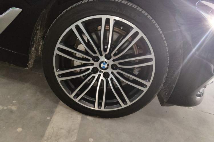 Used BMW 5 Series 2018 530Li Luxury Edition Premium Package Right Front Wheel Hub